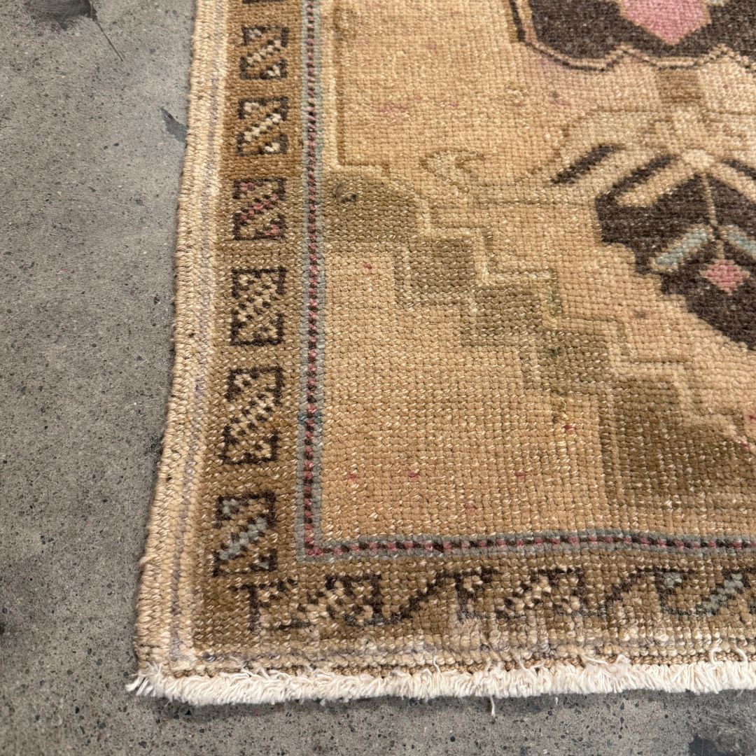 Tapis Yastik vintage , 100% laine noué main, 55cm x 101cm, 1'10'' x 3'-4''