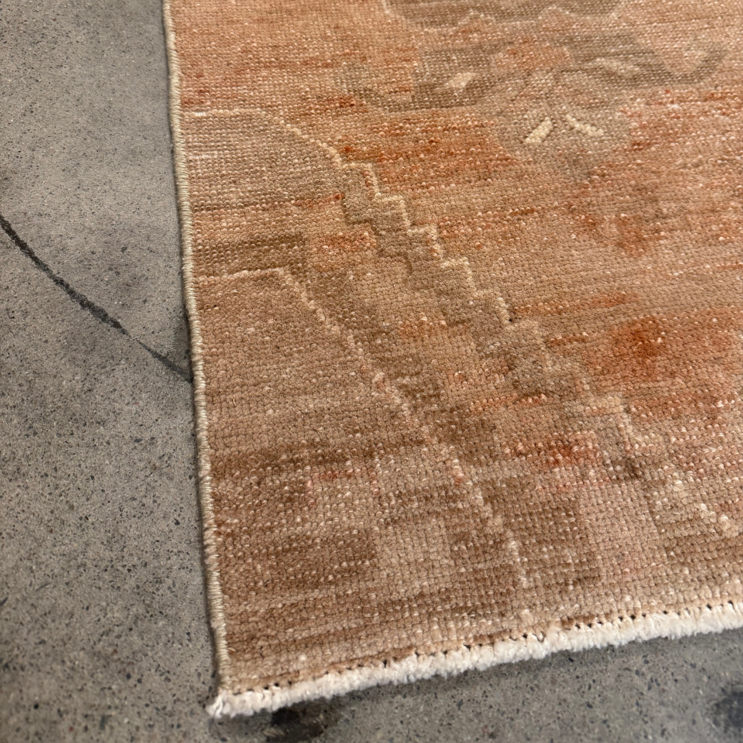 Tapis Yastik vintage , 100% laine noué main, 49cm x 104cm, 1'-7'' x 3'-4''