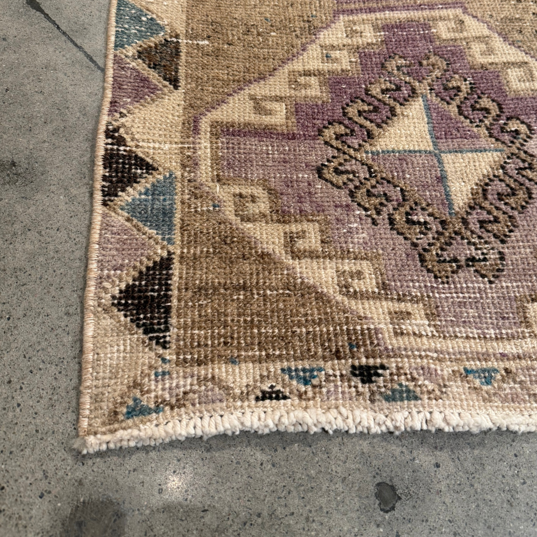 Tapis Yastik vintage , 100% laine noué main, 54cm x 119cm, 1'-9'' x 3'-11''