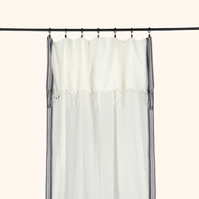 Sivi Curtain
