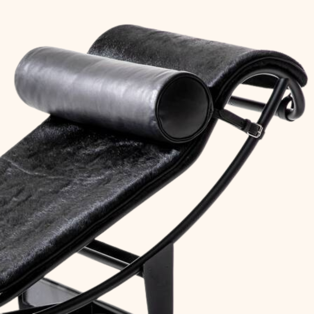 4 Continuously adjustable lounge chairs