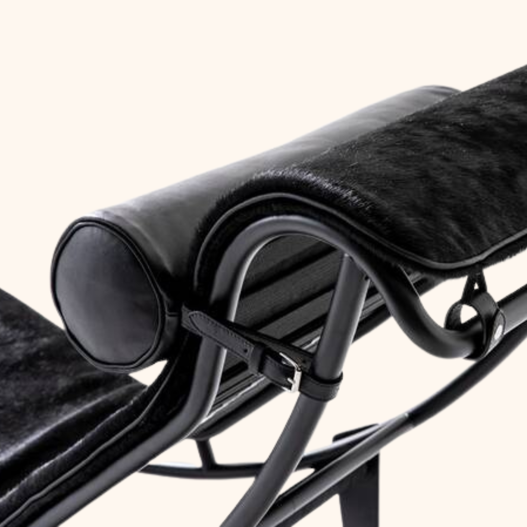 4 Continuously adjustable lounge chairs