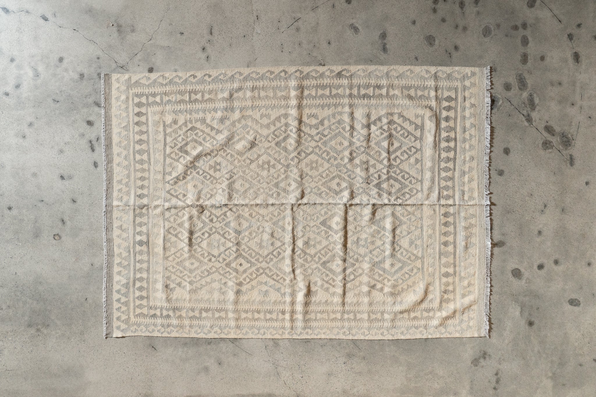 Natural 100% wool hand-knotted maimana kilim rug