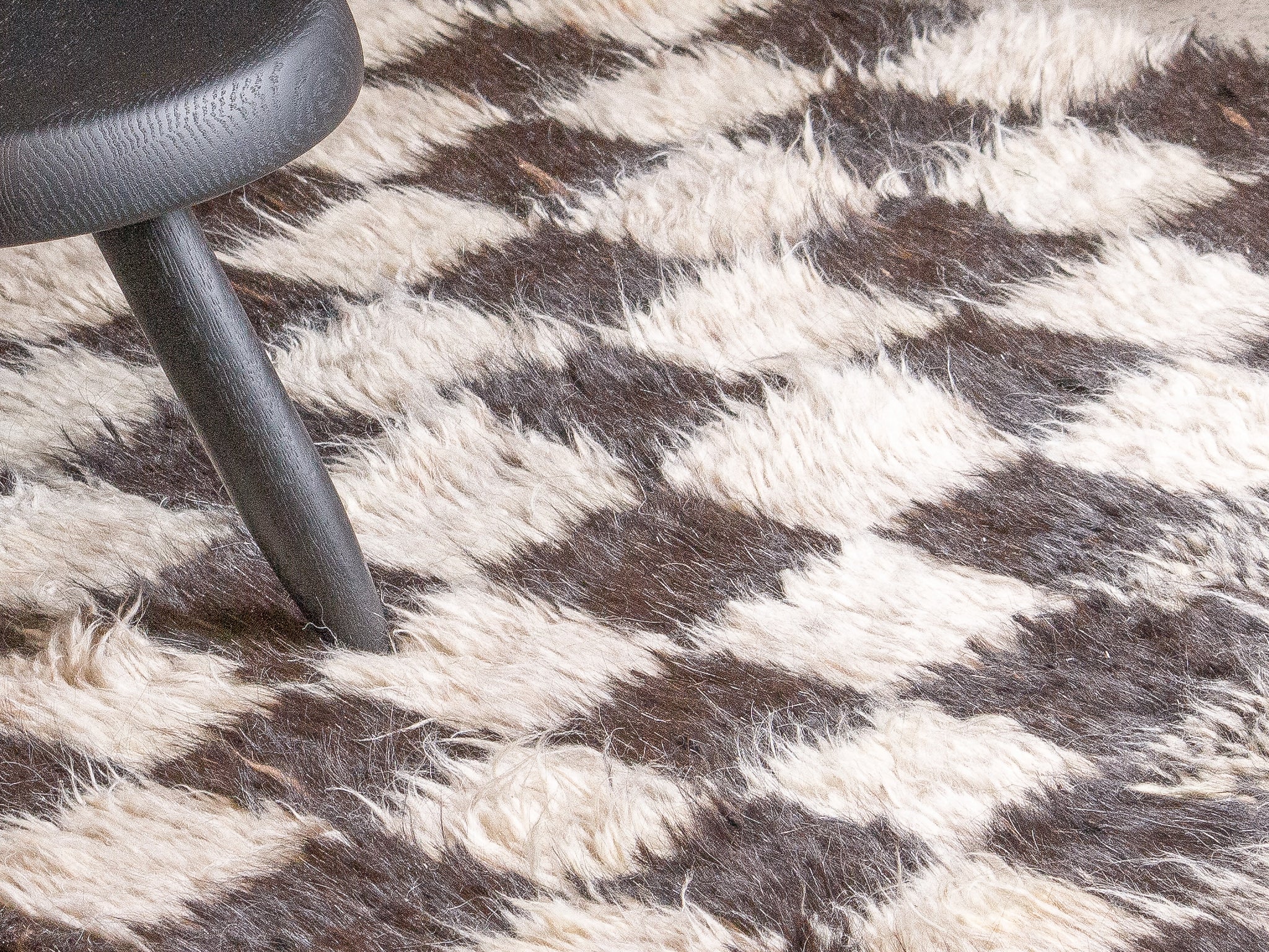 Tapis afghan à poil long noir et blanc 100% laine de yak - 100cm x 174cm