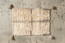 Afghan long-pile rug, beige and white - 105cm x 160cm