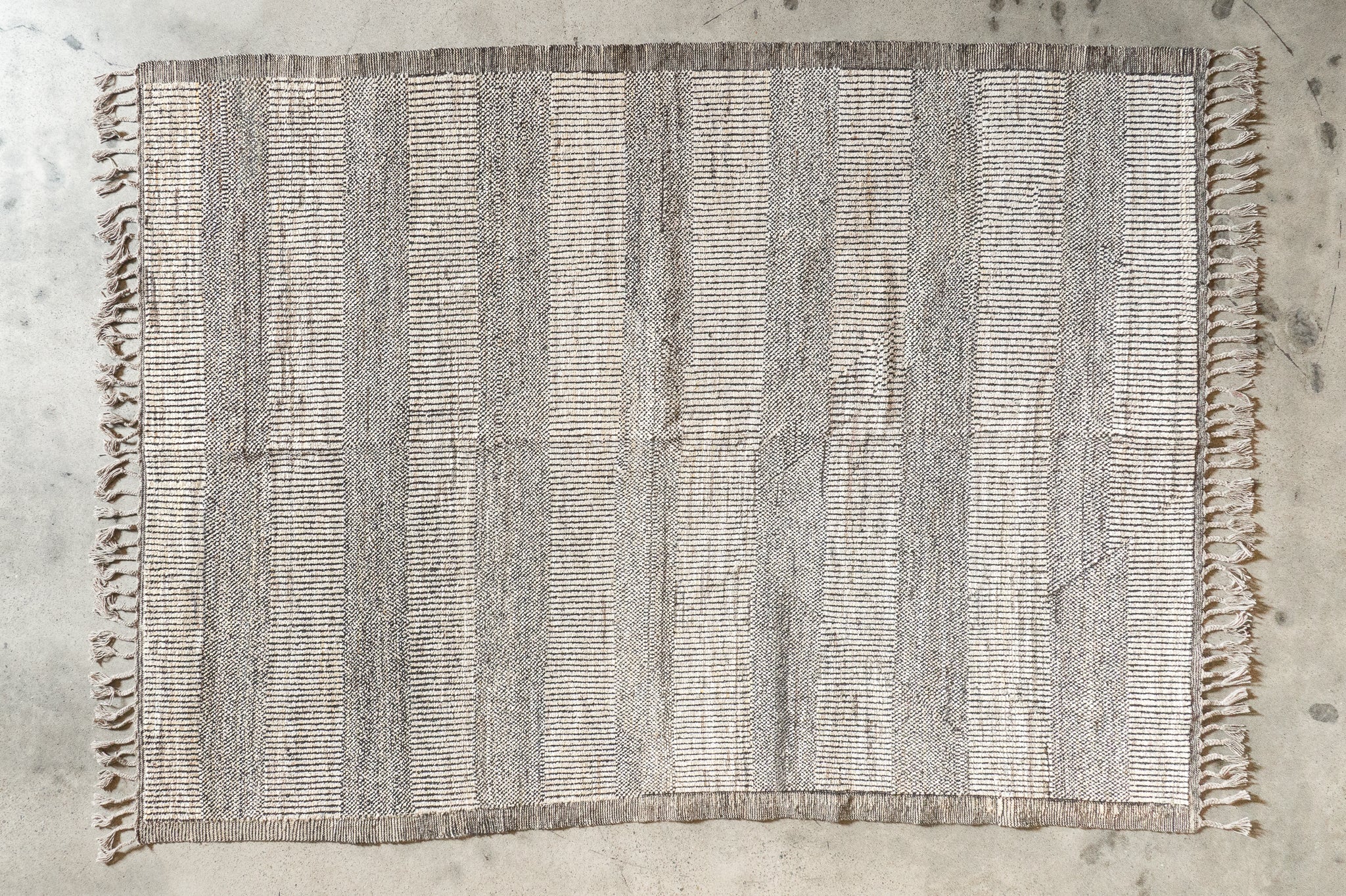 Tapis afghan noir et blanc 100% laine - 212cm x 308cm