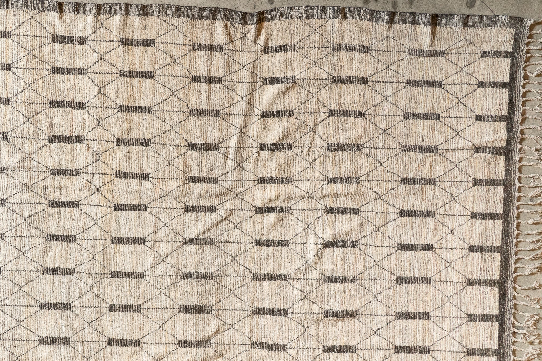 Tapis afghan noir et blanc 100% laine - 320cm x 386cm