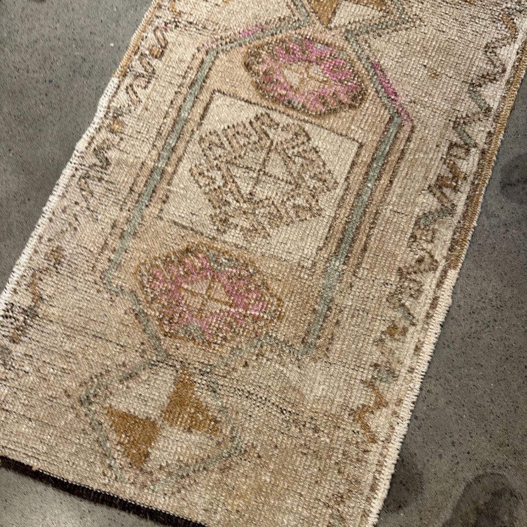 Tapis Yastik vintage , 100% laine noué main, 84cm x 49cm, 2'-9'' x 1'-7''