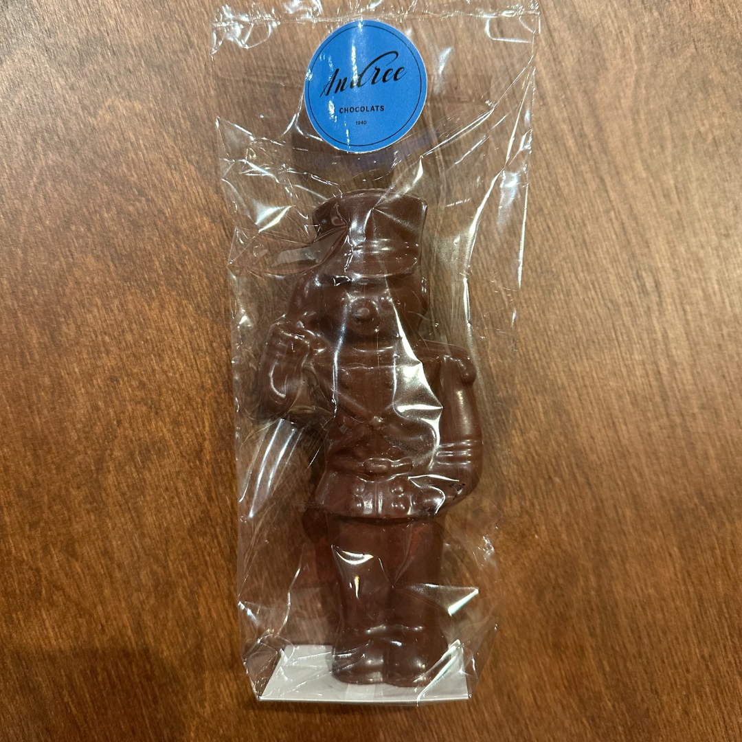 Statues en chocolat au lait