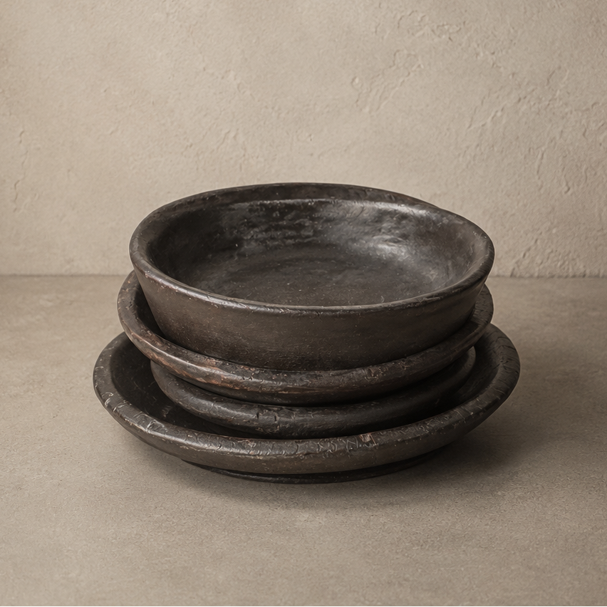 Assiette tribale creuse en bois foncé - Pièce unique