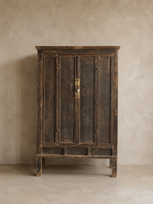 Armoire ancienne lacquée - Piéece unique