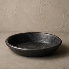 Assiette tribale creuse en bois foncé - Pièce unique