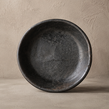 Assiette tribale creuse en bois foncé - Pièce unique