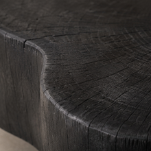 Table basse en bois brulé - Pièce unique
