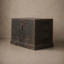 Coffre en bois ancien - Pièce unique