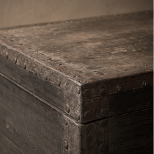 Coffre en bois ancien - Pièce unique