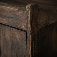 Armoire étroite en pin foncé - Pièce unique
