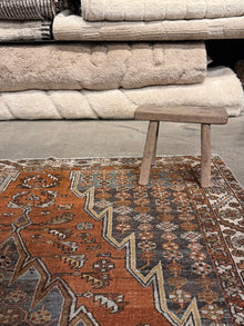 VINTAGE antique rug, 100% hand-knotted wool, 141cm x 191cm, 4'6" x 6'2"