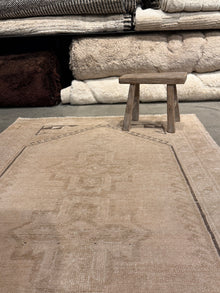 Vintage hand-knotted 100% wool rug, 97cm x 192cm