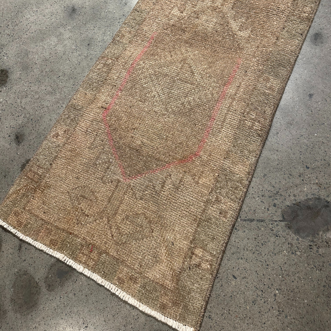 Tapis Yasik vintage , 100% laine noué main, 95cm x 47cm, 3'-1'' x 1'-7''