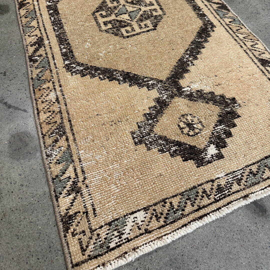 Tapis Yastik vintage , 100% laine noué main, 102cm x 55cm, 3'-4'' x 1'-9''