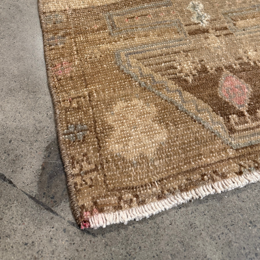 Tapis Yastik vintage , 100% laine noué main, 46cm x 86cm, 1'-6'' x 2'-10''