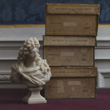 LOUIS XIV - Buste en cire couleur pierre