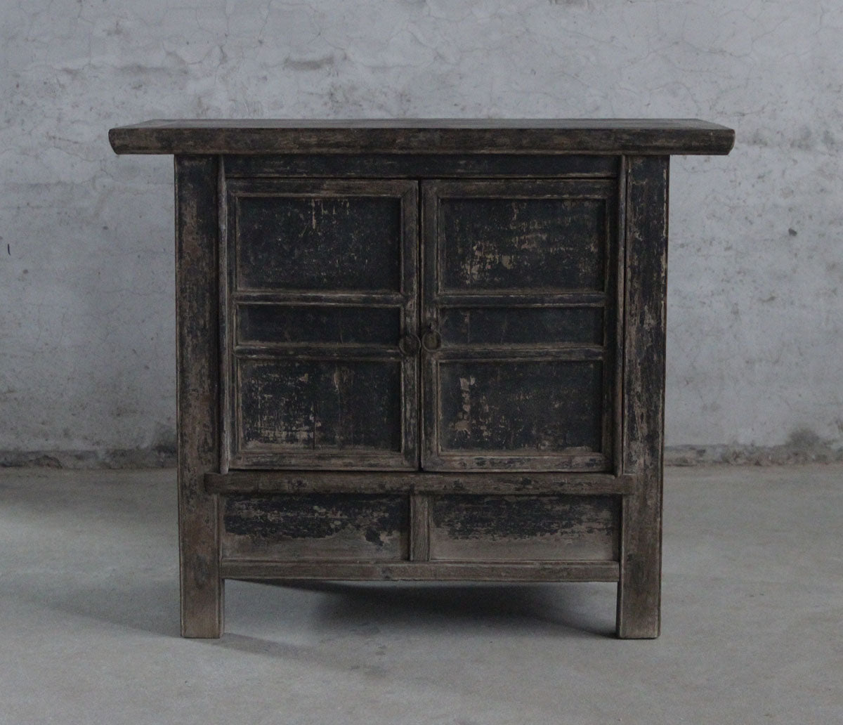 Small 2-door cabinet