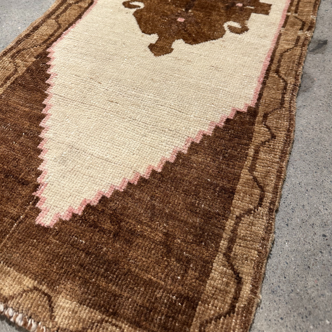 Tapis Yastik vintage , 100% laine noué main, 101cm x 46cm, 3'-4'' x 1'-6''