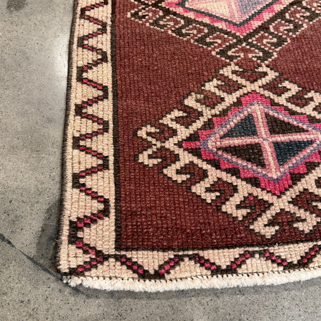 Tapis Yastik vintage , 100% laine noué main, 54 x 87cm, 1'-9'' x 2'-10''