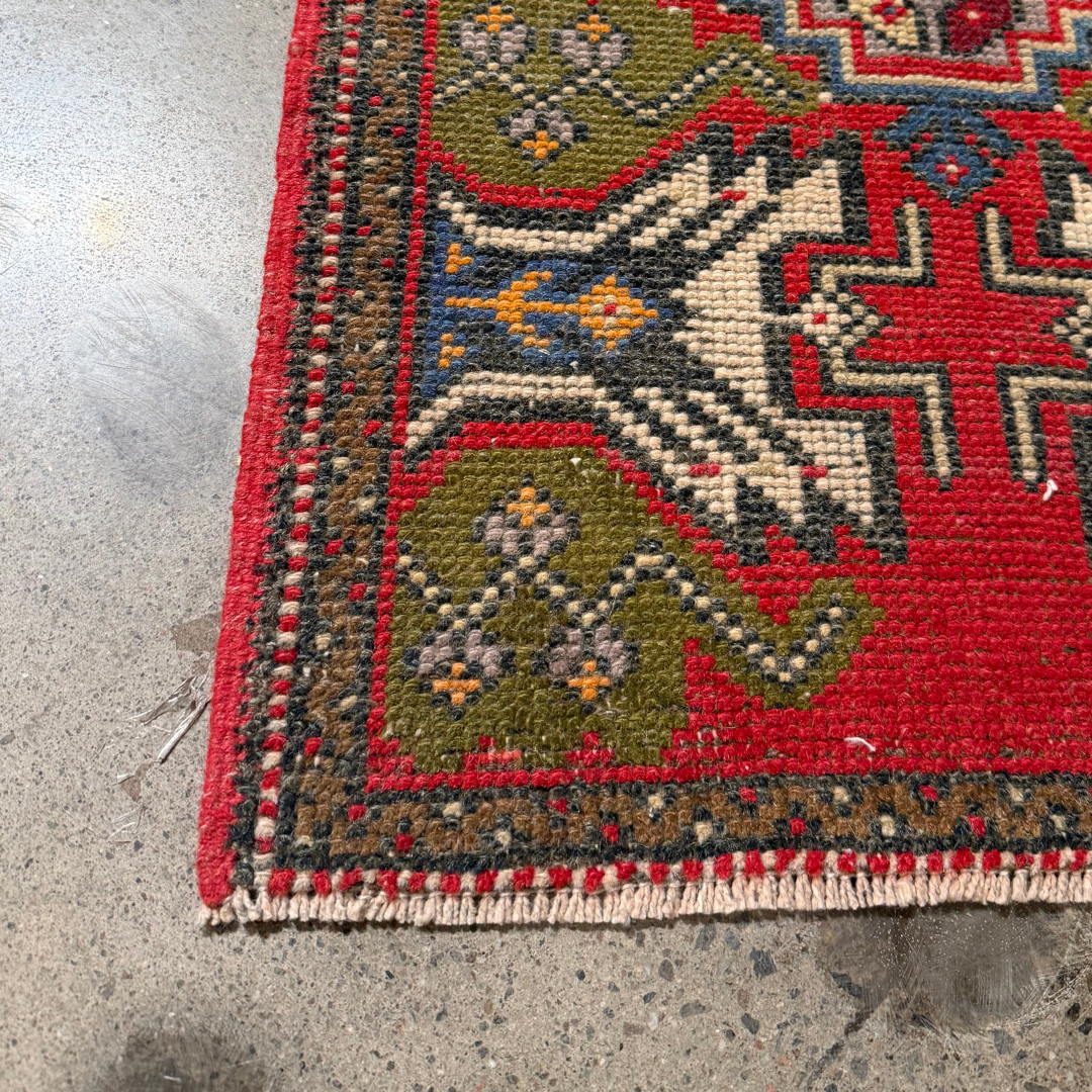 Tapis Yastik vintage , 100% laine noué main, 93cm x 50cm, 3' x 1'-8''