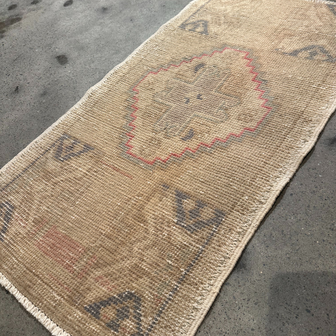 Tapis Yastik vintage , 100% laine noué main, 97cm x 49cm, 2'-11'' x 1'-11''