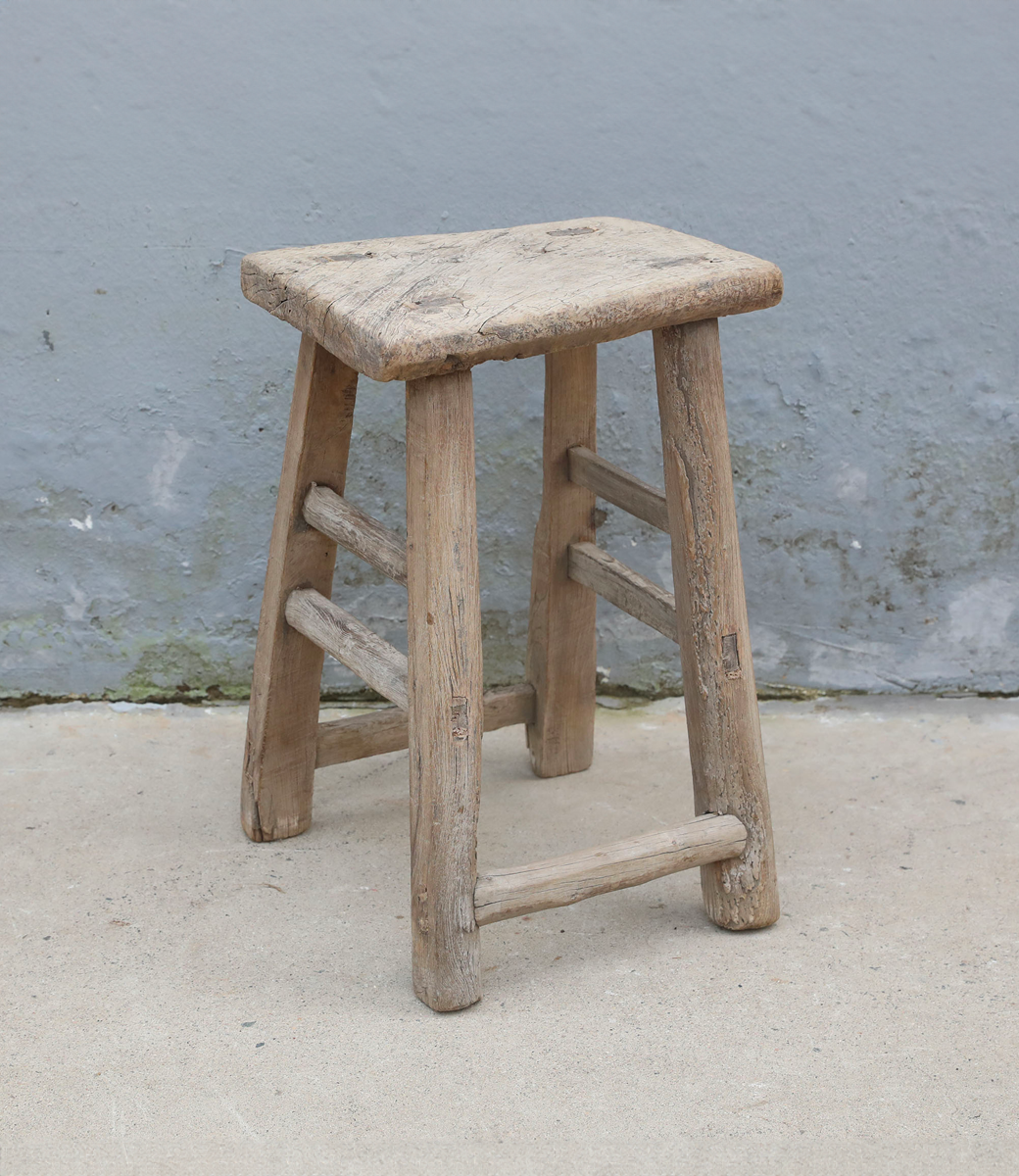 Tabouret en orme ancien
