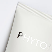 Moisturizing body cream with trace elements